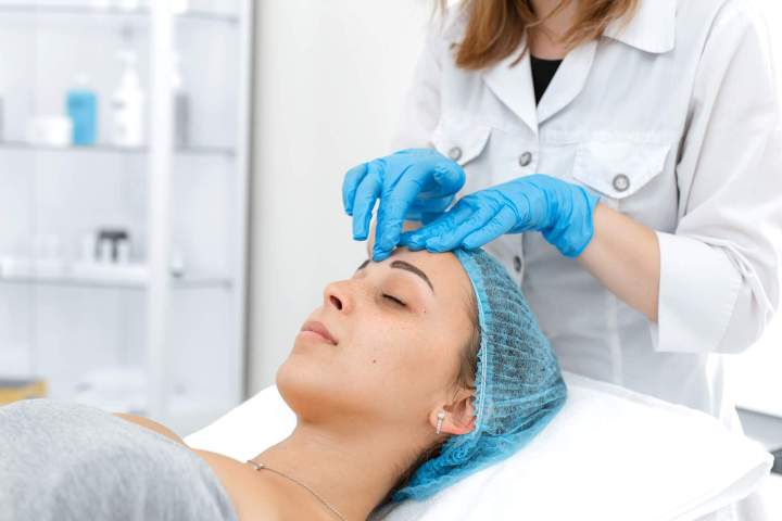 Facial Treatment at a Beauty Salon Gatineau